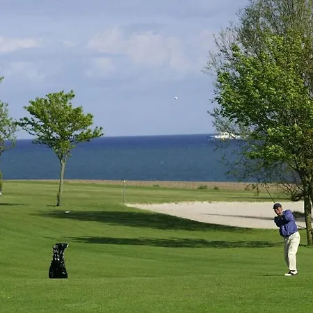 By The Golf Course Over 2 Storeys Semesterbostad