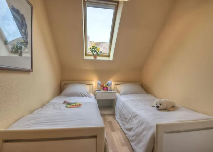 By The Golf Course Over 2 Storeys Casa de Férias