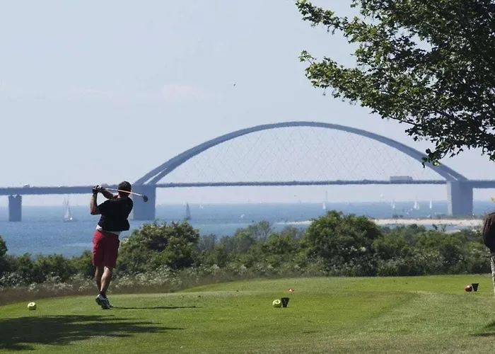 By The Golf Course Over 2 Storeys Casa de Férias *